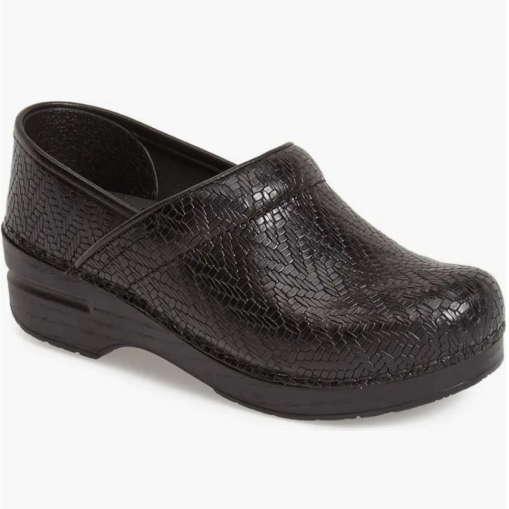 Professional woven leather clogs by Dansko. Size 40